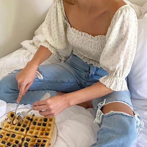 Urban Outfitters | Sierra Puff Sleeve Floral Smocked Blouse - Picture 1 of 7